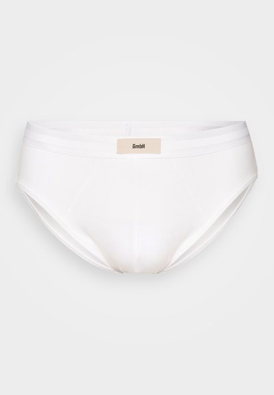 Culotte en coton blanc avec une texture lisse, dotée d'une taille élastique et d'une petite étiquette avec la marque "GmbH" au centre arrière.
