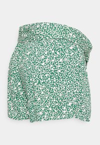 Shorts verts en tissu avec un motif à pois blancs. Présentent une taille haute et une coupe décontractée avec un détail de couture latérale.