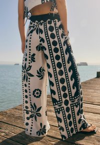 Next WIDE LEG WITH - Bukser - monochrome