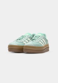 adidas Originals GAZELLE BOLD - Tenisky - ash green/off white