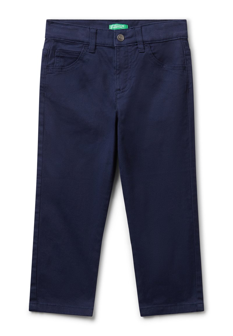 Pantalones de algodón azul marino con una textura suave, corte recto, bolsillos frontales y cierre con botón de metal. Presentan trabillas para el cinturón y costuras cosidas.