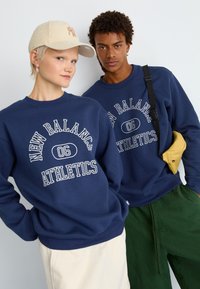 New Balance GRAPHIC CREW UNISEX - Melegítőfelső - navy