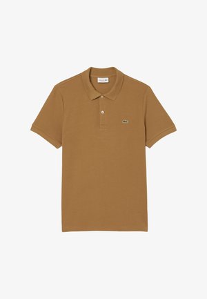 Bruine katoenen polo met korte mouwen en een klassieke kraag, met een groen geborduurd krokodillenlogo op de linkerborst.