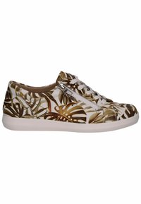 Zapatillas blancas con acabado brillante, que presentan un patrón de hojas en tonos marrón y verde, cordones blancos y un detalle de cremallera en el lateral.