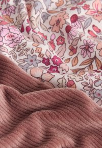 Next SET - Pantalones - purple ditsy floral/morado - Zalando.es