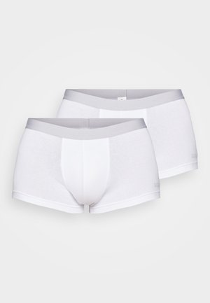 Mutande boxer bianche in cotone con cintura elastica grigia, caratterizzate da un design con tasca frontale e una texture liscia, presentate in un pacco da due.