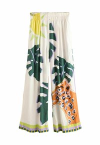Wijdvallende broek van een lichte stof met een kleurrijk ontwerp van groene bladeren en een oranje dierenprint. Elastische tailleband.