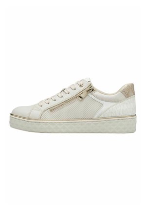 Sneaker bianco con texture perforata e accentuazioni metalliche. Presenta una cerniera laterale, dettagli in rilievo e una suola in gomma testurizzata.