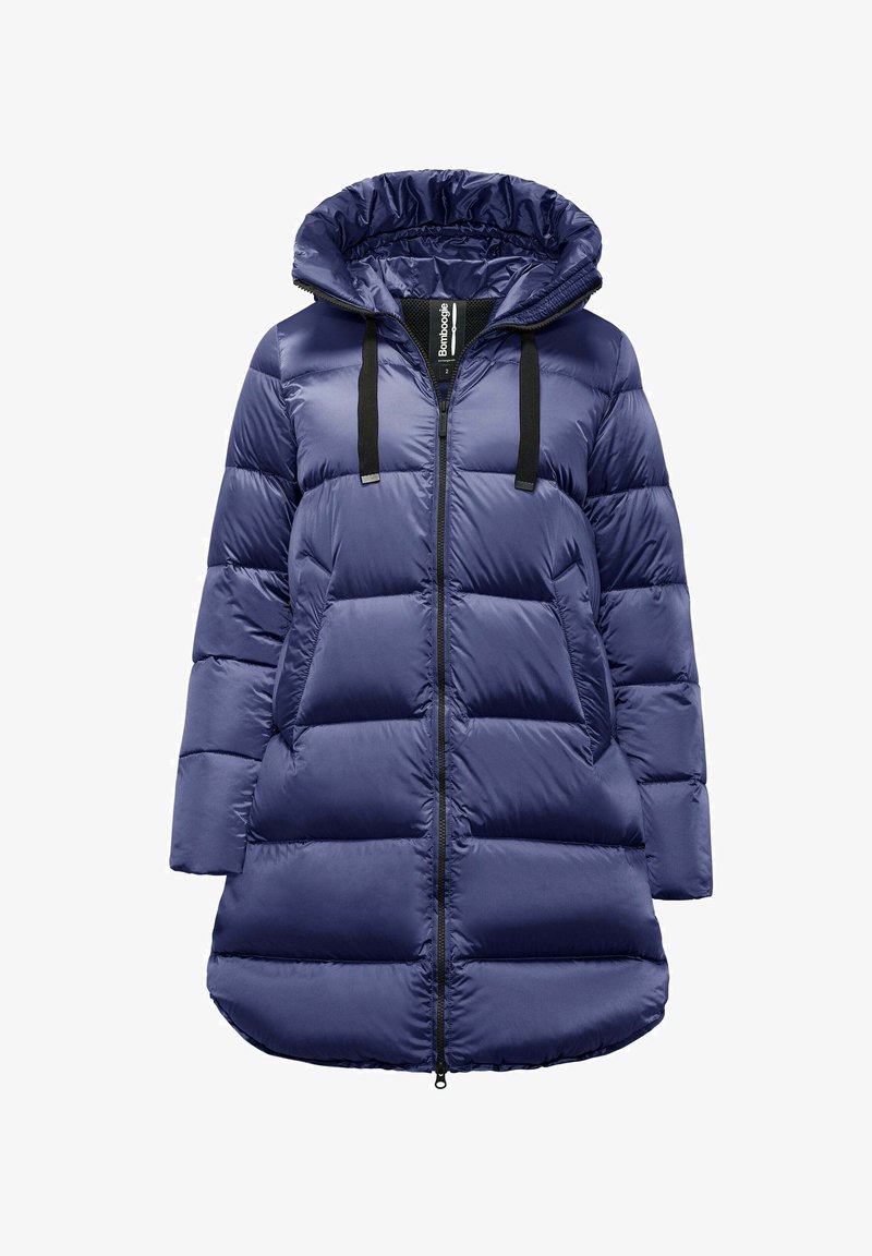 Marineblauwe, geïsoleerde pufferjack met een capuchon, voorzien van een voorzipper en zwarte trekkoorden. Het ontwerp bevat uitgesproken gequilte secties.
