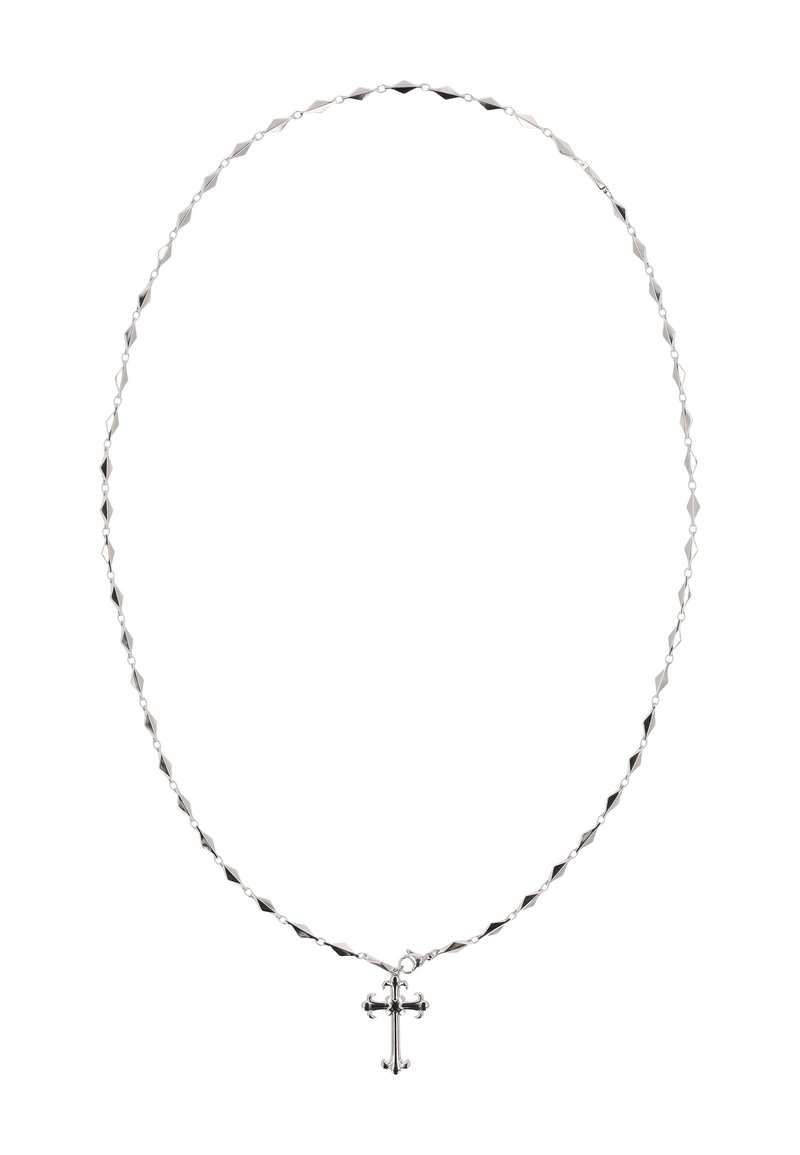 Sølv halskæde med et snoet kædedesign og diamantformede led, prydet med et lille korsvedhæng i midten.
