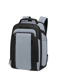 Zaino grigio e nero in tessuto, con più scomparti, cerniere, spallacci imbottiti e manico superiore.