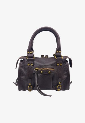 Petit sac à main en cuir texturé marron foncé avec double poignée, poche zippée frontale, clous en laiton et détails de sangle à boucle.