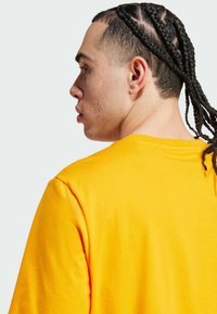 adidas Performance REAL MADRID SZN GR TE2 - Equipación de clubes - crew orange