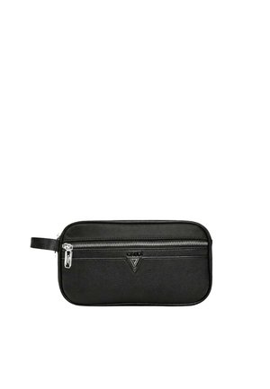 Bustina rettangolare in pelle nera con tasca frontale con cerniera, cerniera argentata, emblema con logo e tracolla laterale.