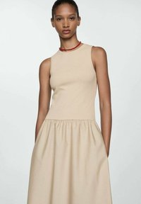 Mango Abito in maglia - sand