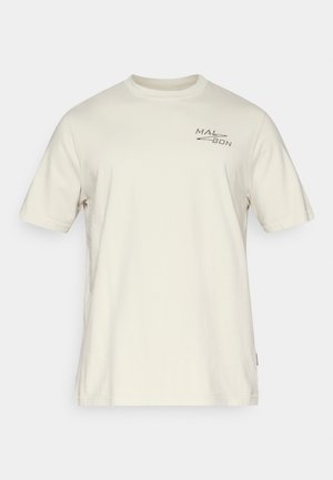 Tricou bej cu mânecă scurtă, fabricat din bumbac, cu un mic logo negru în zona pieptului stâng și un decolteu rotund standard.