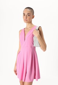 WAL G PETITE ELOISE - Vestido de cocktail / Vestido de festa - hot pink