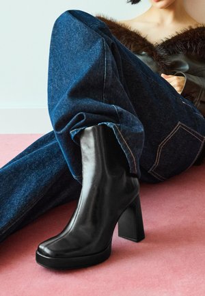 Bershka Botine cu toc - black