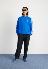 adidas Originals OVERSIZE CREW - Sportinis megztinis - blue