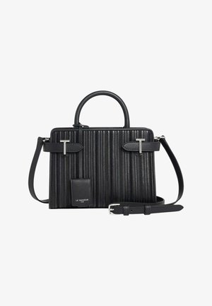 Schwarze strukturierte Lederhandtasche mit kurzem Griff und abnehmbarem, verstellbarem Schulterriemen, silbernen Schnallendetails und kleinem Markenetikett.