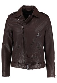 Bruine leren motorjack met meerdere ritsen, drukknoopsluitingen en een ceintuur op de taille. Heeft een gestructureerde kraag en schouderepauletten.