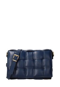 Borsa a tracolla in pelle blu navy, con forma rettangolare, tracolla regolabile e dettagli in metallo color oro.