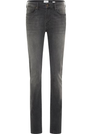 Vaqueros de mezclilla grises con corte slim, diseño de cinco bolsillos, un ligero desgaste y costuras en contraste en la cinturilla y los bolsillos.