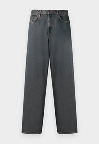 Jeans de mezclilla gris oscuro con un diseño de pierna recta, cinco bolsillos y cierre de botón y cremallera. La tela presenta un ligero desgaste y costuras.