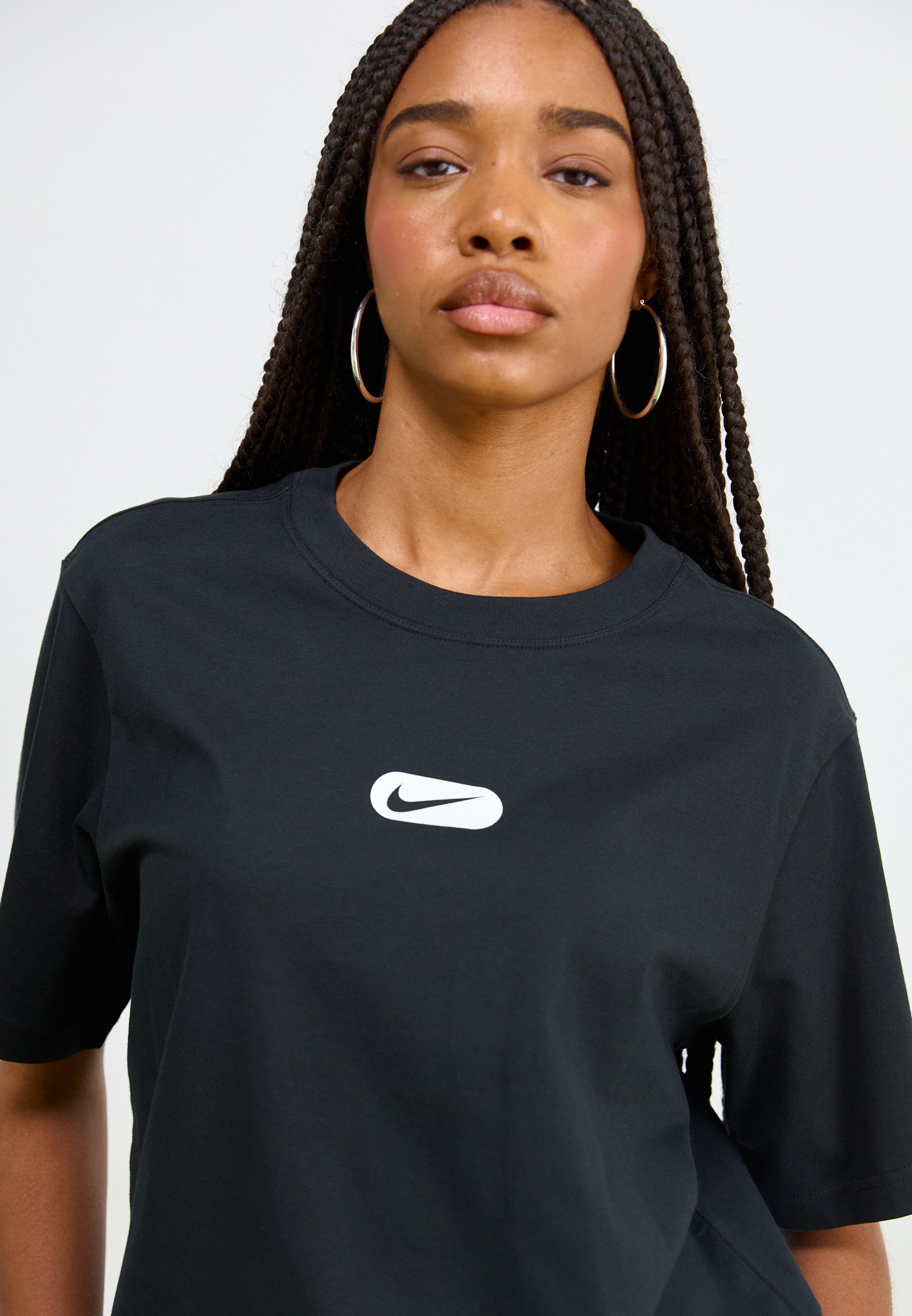 nike logo t shirt women's