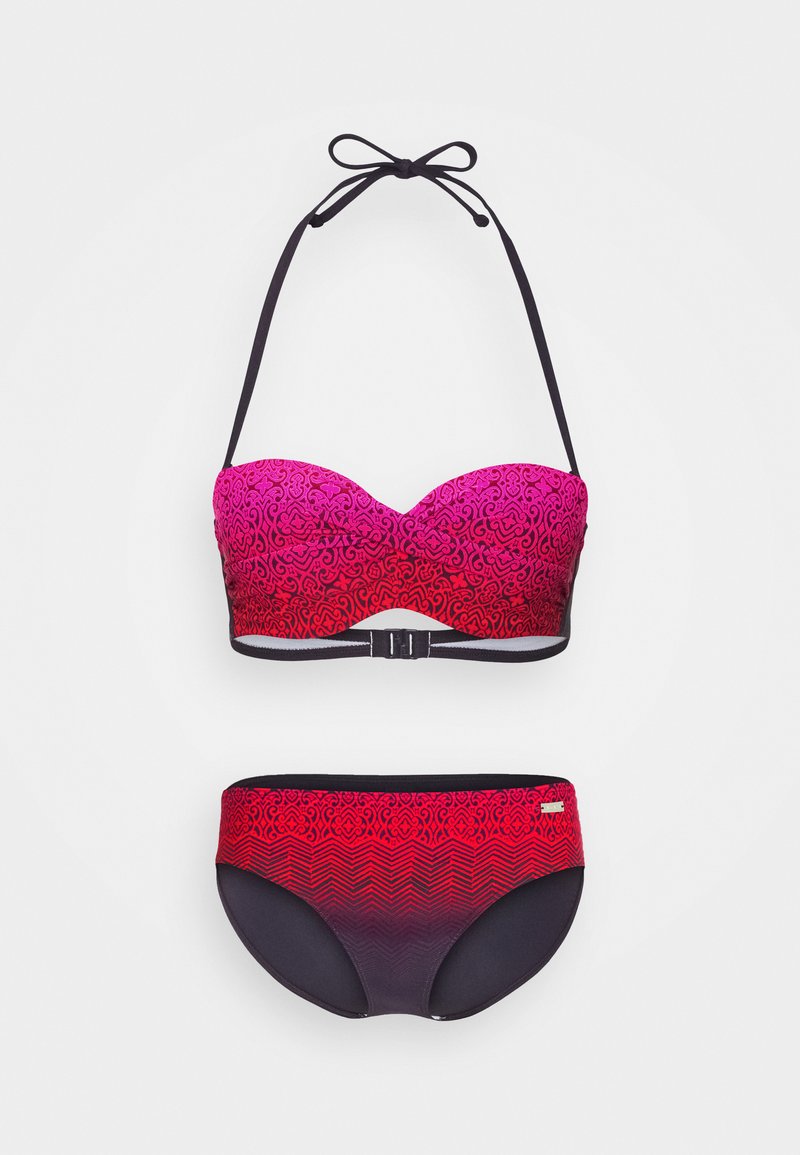 Bikini-Set mit einem trägerlosen Oberteil in pink-rotem Farbverlauf, das ein wirbelndes Muster aufweist, kombiniert mit hochgeschnittenen Unterteilen in passenden Farben.