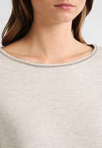 comma Sweter