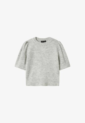 Maglione di cotone grigio chiaro con maniche corte a sbuffo e orlo a coste. Presenta un collo a girocollo e un'etichetta all'interno del collo.