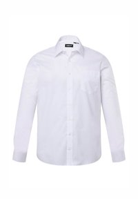 Camisa de vestir blanca de manga larga con frente abotonado, cuello, bolsillo en el pecho y textura de tela lisa.