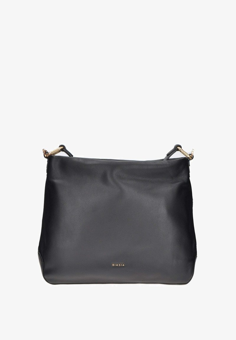 Borsa a mano in pelle nera con una morbida texture, forma rettangolare, dettagli in metallo dorato e un sottile logo dorato sul davanti.