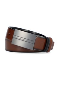 Brązowy skórzany pasek o gładkiej fakturze, z metalową klamrą w kolorze srebrnym, wygrawerowaną napisem "Lancerto" oraz minimalistycznym wzornictwem.