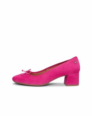Zapato de mujer de ante rosa brillante con tacón bajo de bloque, punta redonda y pequeño detalle de lazo en la parte superior.