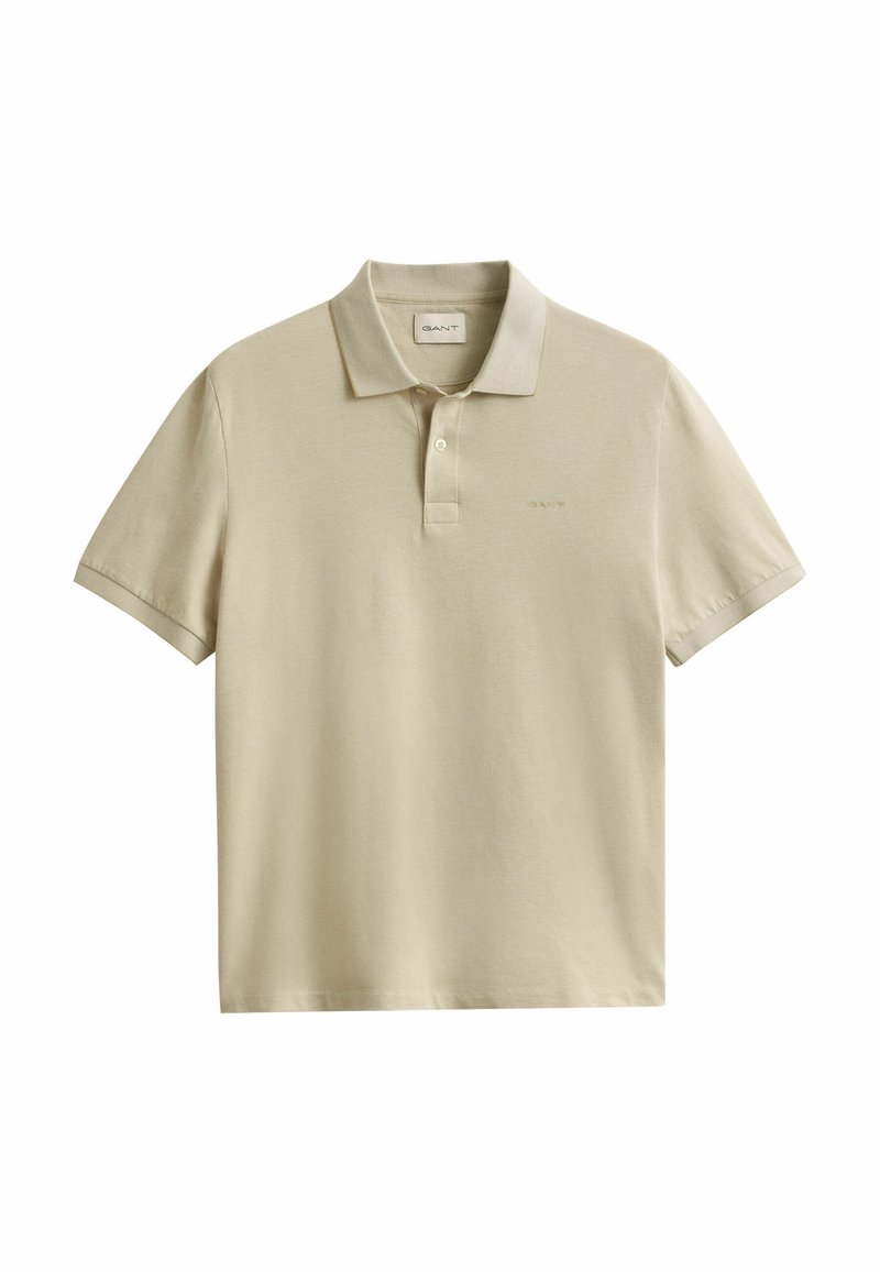 Beige polo met korte mouwen, kraag, twee knopen en een subtiel geborduurd logo op de linkerborst.