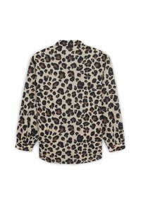 Leopardenmuster-Hemd mit beigem Hintergrund und schwarzen sowie braunen Flecken, langen Ärmeln und kragenähnlichem Ausschnitt. Glatte Stofftextur.