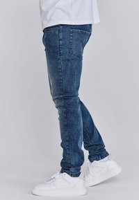 SIKSILK Jeans slim fit - washed vintage blue