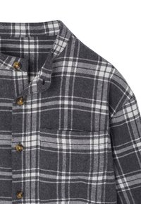 Grau-weiße karierte Flanellhemd mit einem geknöpften Kragen, Akzentknöpfen und einer Brusttasche. Weicher Stoff und warmes Material.