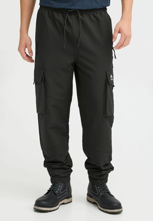 Pantalones cargo negros con cintura elástica, múltiples bolsillos y dobladillos ajustados. Fabricados con una tela suave y duradera.