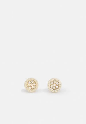 Gli orecchini a perno in tono oro presentano un design circolare con cinque rhinestones trasparenti disposti al centro, circondati da un bordo testurizzato.