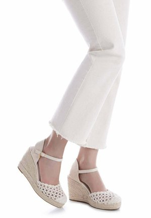 XTI, ZAPATO DE MUJER CON CUÑA  - BEIGE - Decolleté - marron