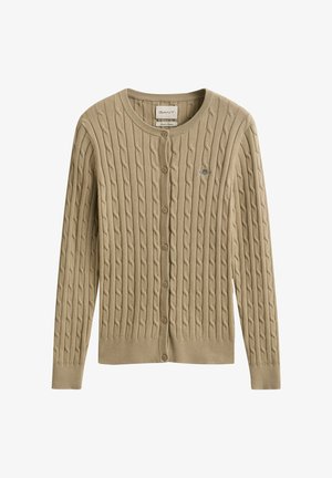 Beige Strickjacke mit Zopfmuster, Knopfleiste, rundem Ausschnitt, langen Ärmeln, gerippten Bündchen und Saum sowie kleinem, gesticktem Logo auf der Brust.