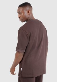 Smilodox OSKAR - Jednoduché tričko - braun