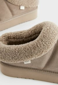 Next REGULAR FIT - Mules - mink brown