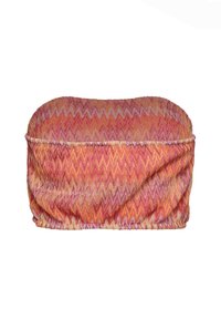 Top bandeau senza spalline multicolore con motivi a zigzag in tonalità di rosa, arancione e giallo, con texture arricciata e bordi elasticizzati.