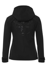 Czarna kurtka softshell z kapturem, z dużym logo na plecach. Gładka faktura, dopasowany krój i regulowane mankiety.