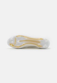 adidas Performance F50 ELITE FIRM GROUND - Futbola apavi, cieta zeme - footwear white/gold metallic