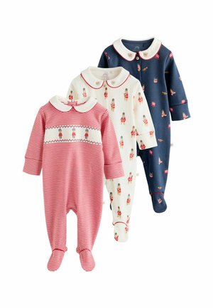 Tre baby jumpsuits: rødstribet, cremefarvet med nøddeknækkerprint og marineblå med festlige detaljer. Alle har runde kraver og fodede ben.